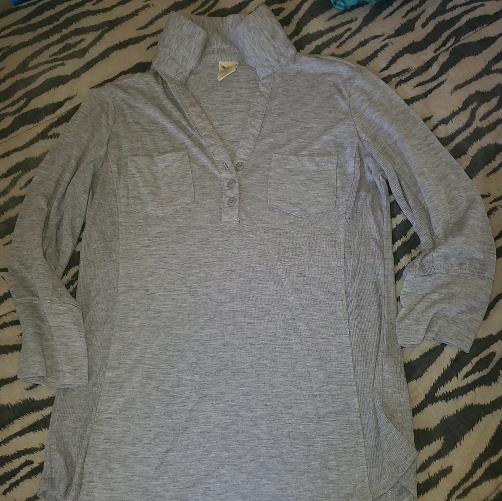 Quarter sleeve button down